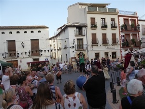 Cada día miles de personas visitaban el casco antiguo de La Nucía para disfrutar del XII Mercado Medieval