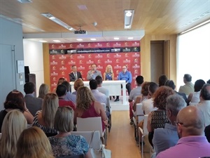 Isidro Fernández, presidente de los Rotarios de Alicante y Director de Seur en Alicante, ha intervenido en el acto