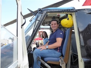 Bernbé Cano, alcalde de La Nucía, en el helicóptero de la Generalitat Valenciana
