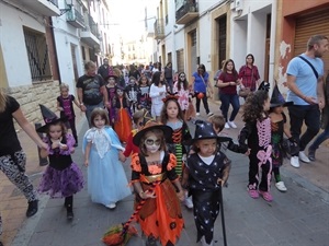 Los niños disfrazados recorrieron en pasacalle las calles de La Nucía