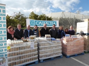 Concejales de los diferentes municipios que han participado en la donación de la Fundació Caixaltea esta mañana