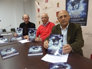 Manuel Sánchez con su novela "El Código secreto del Quijote"  entre los presentadores Ambrosio Baldó y Francesc Sempere.