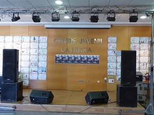 El escenario del Centre Juvenil ya está preparado para el concierto