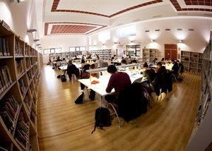 3.200 estudiantes han pasado por la Biblioteca de Caravana durante el horario extraordinario de exámenes