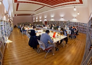 La Biblioteca Caravana de La Nucía amplía sus horarios de 9 a 21 horas ininterrumpidamente, desde el 9 de enero hasta el 31 de enero