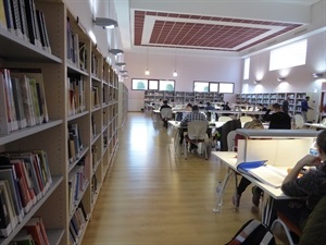 La biblioteca de Caravana tiene una superficie de 623 metros cuadrados