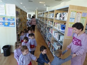 Los alumnos de l'Escola Infantil Municipal El Bressol conocieron la Biblioteca de l'Auditori