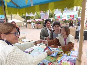 Pequeños lectores han participado en la Feria
