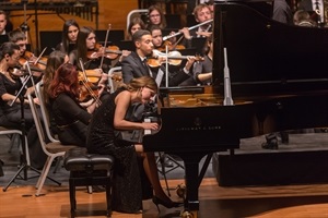 La pianista rusa Sofia Vasheruk en pleno concierto en l'Auditori. Foto de Nelly del Arbo