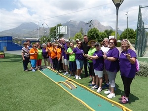 Los deportistas celebraron una competición de mini golf a la que acudió Sergio Villalba, concejal de Deportes