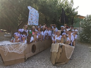 En la fiesta de Final de Campamento se realizaron disfraces y barcos piratas