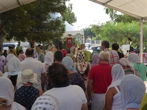 Más de 300 personas asistieron a esta misa ortodoxa