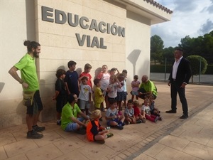 El concejal de Deportes, Sergio Villalba, ha pasado a saludar y conversar con los alumnos
