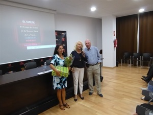 José María Ugarte y Alicia Arbe, directores y guionistas de "El Tapete" junto a Beatriz Pérez-Hickman,