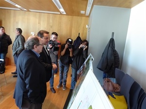 Bernabé Cano, alcalde de La Nucía, explicando uno de los proyectos de 2018