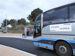 El autobús ahora puede parar cómodamente para recoger a los escolares