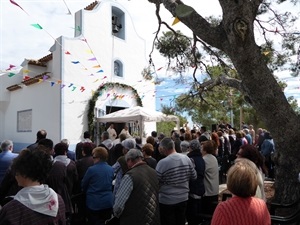 La misa se ha celebrado delante de la ermita de Sant Vicent del Captivador de La Nucía