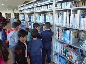 Los alumnos han aprendido a buscar los libros y su organización