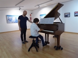 Las sesiones individuales de piano las imparte Isaac István Székely