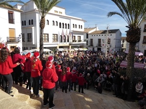 La plaça Major acogió un año más la Feria Solidaria de Navidad