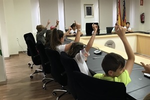 Pleno Municipal Escolar con los alumnos de 5º B de Colegio Muixara