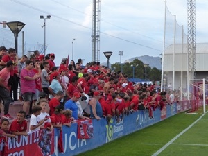 La marea roja animó durante todo el partido a los de Miguel Ángel Martínez