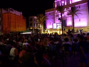 El acto se ha celebrado en la plaça Major de La Nucía
