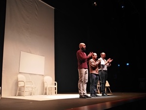 Toni Martínez, Carlos Sánchez y Juan Olivo, protagonistas de "Arte" en escena al finalizar la obra