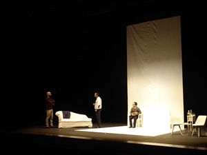 Un cuadro en blanco y tres amigos protagonizan este montaje teatral basado en la obra de Yasmina Reza