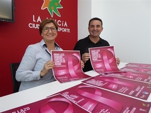 Lina Cano, pta. AECC La Nucía y Bernabé Cano, alcalde de La Nucía, en la presentación del acto del "Lazo Humano" contra el Cáncer de Mama