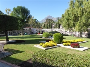 El cementerio de La Nucía dispone de una gran jardín interior