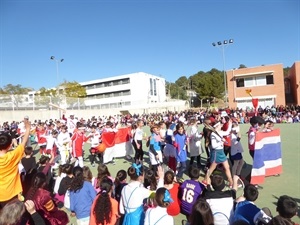 El desfiles de carnaval olímpico ha congregado gran número de público en el patio