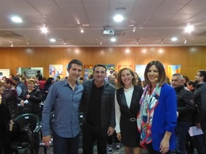 Los coaches Vigela Lloret y Fede Carreres junto a Gemma Márquez, concejala de Igualdad y Bernabé Cano, alcalde de La Nucía