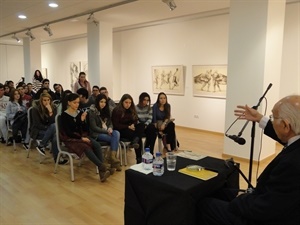 Francisco Brines participó en un encuentro literario con alumnos del Instituto de La Nucía en 2014