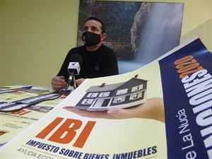 Bernabé Cano, alcalde de La Nucía, en la presentación de la subvención del IBI