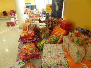 Los 200 juguetes se recogieron a través de las donaciones de vecin@s en “I Campaña Regala un Juguete en Navidad”
