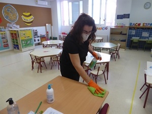 Limpieza de aulas en el Colegio Sant Rafel de La Nucía