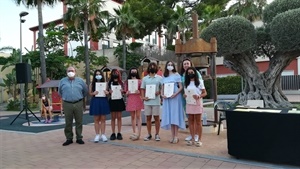 34 alumnas y alumnos recibieron su diploma