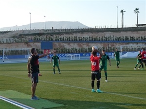 Gaizka Garitano, entrenador del Eibar, dando instrucciones a sus jugadores