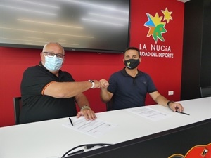 Luis Vañó Martínez, presidente de la Federación de Baile Deportivo (FEBD) y Bernabé Cano, alcalde de La Nucía, han firmado esta mañana este convenio